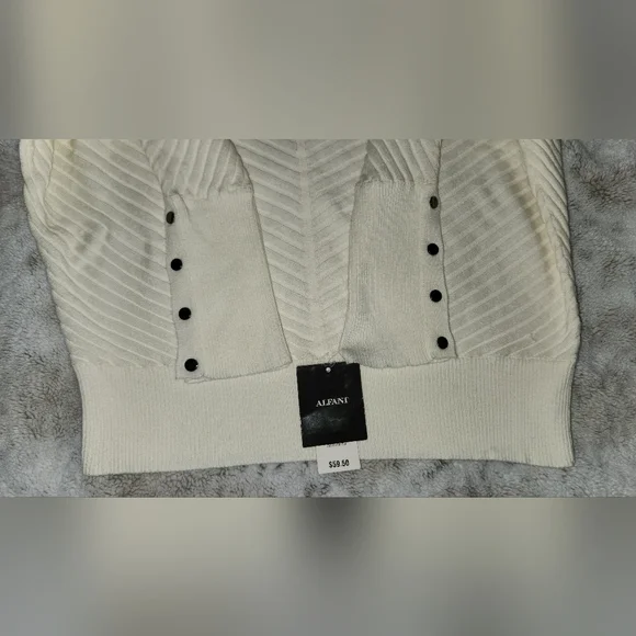 NWT! ALFANI SWEATER !! - Picture 5 of 6